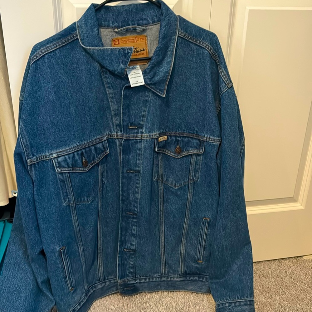 Super cute denim jacket!